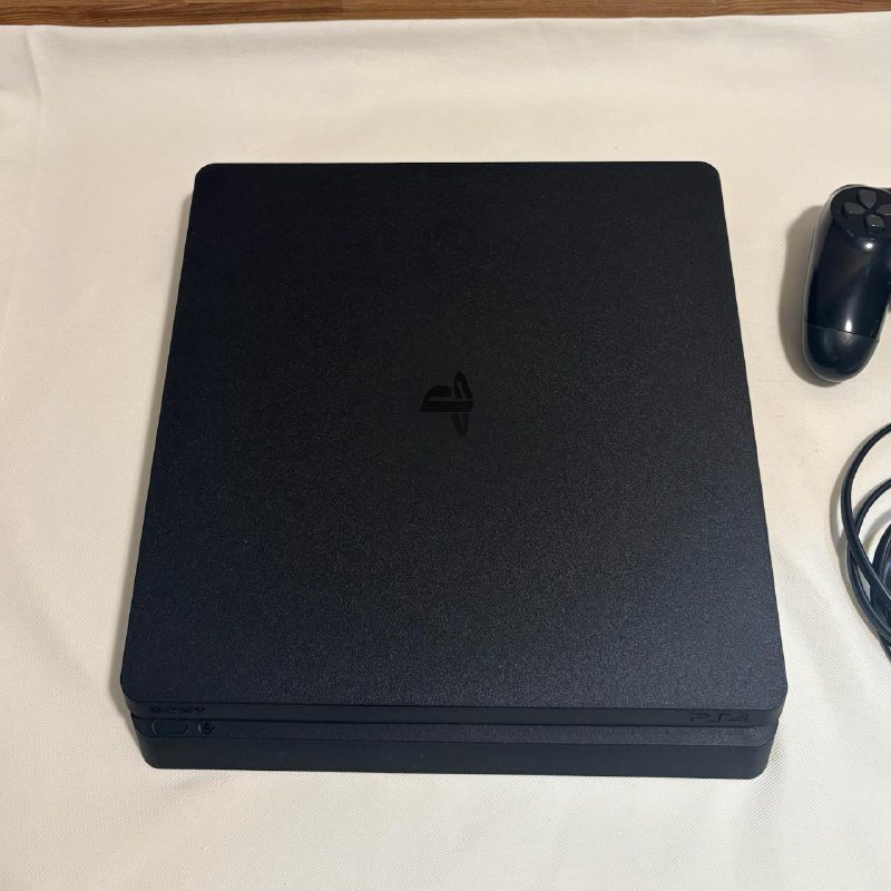 Playstation 4 slim 512GB с оригинальным геймпадом