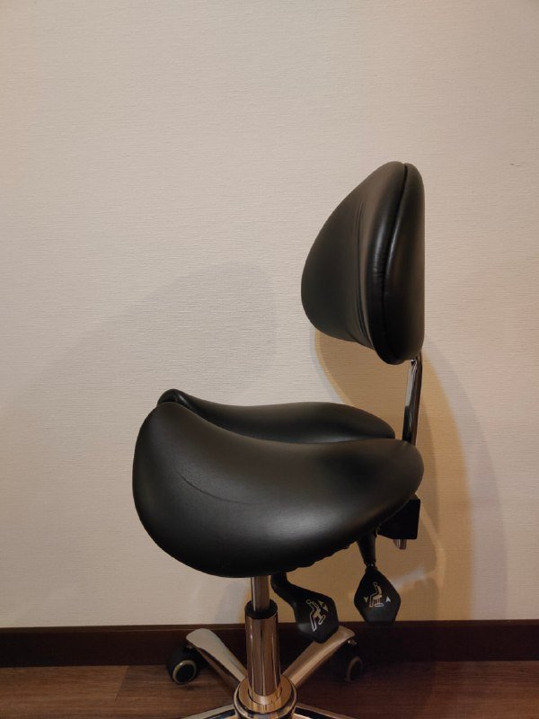 Эргономичное кресло OKIRO HY 4008-1 BL