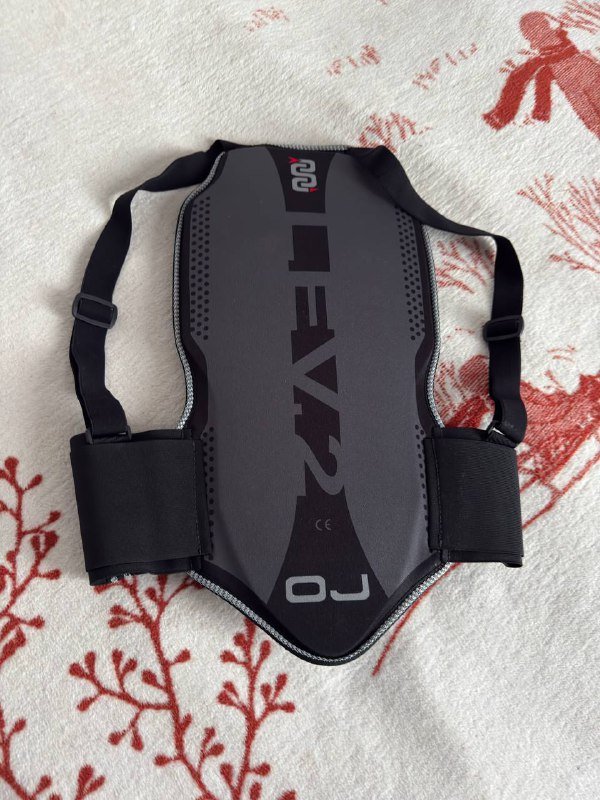 Перчатки, сумки, защита локтей и спины мото