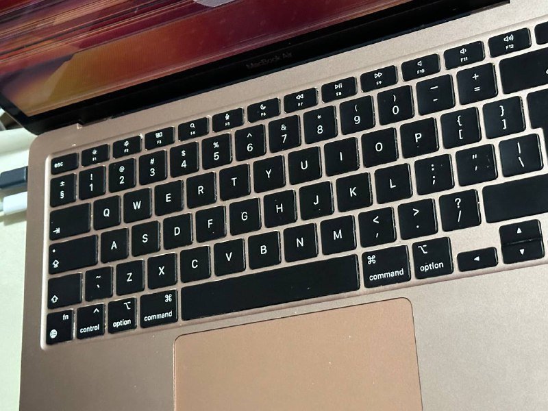 MacBook Air 2020 M1 8/256GB с неисправным экраном 3