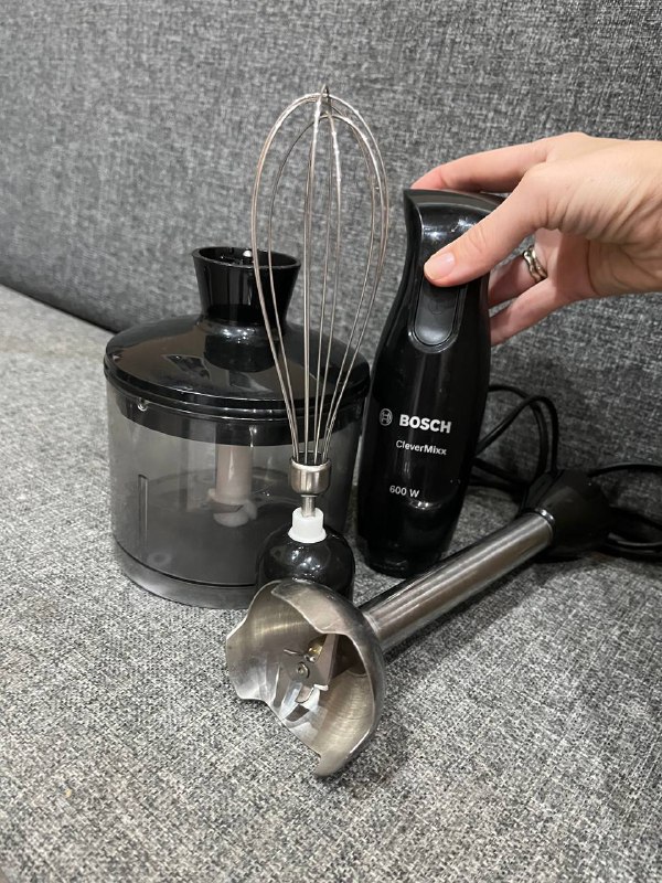 Блендер Bosch 600w с насадками