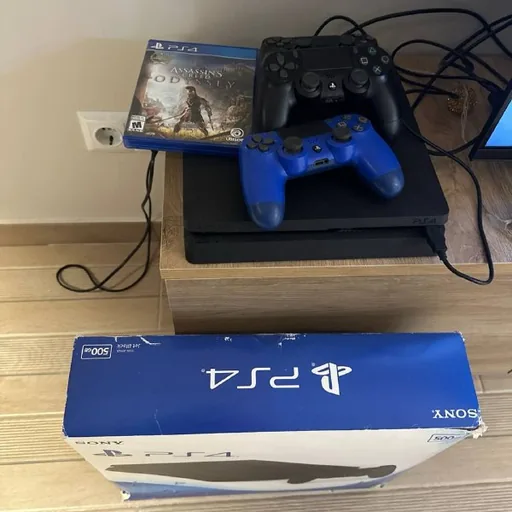 PlayStation 4, 3 геймпада, 1 диск