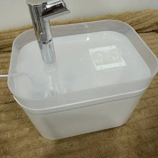 Кошачий фонтанчик для воды