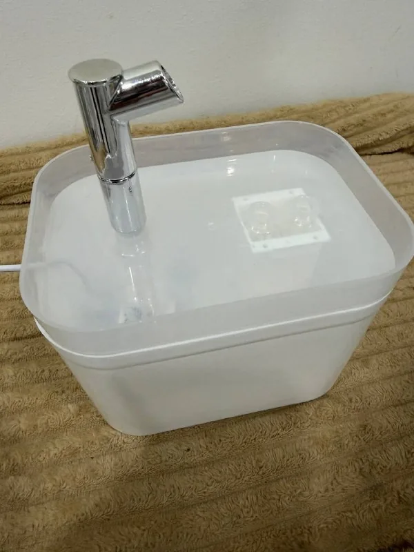 Кошачий фонтанчик для воды