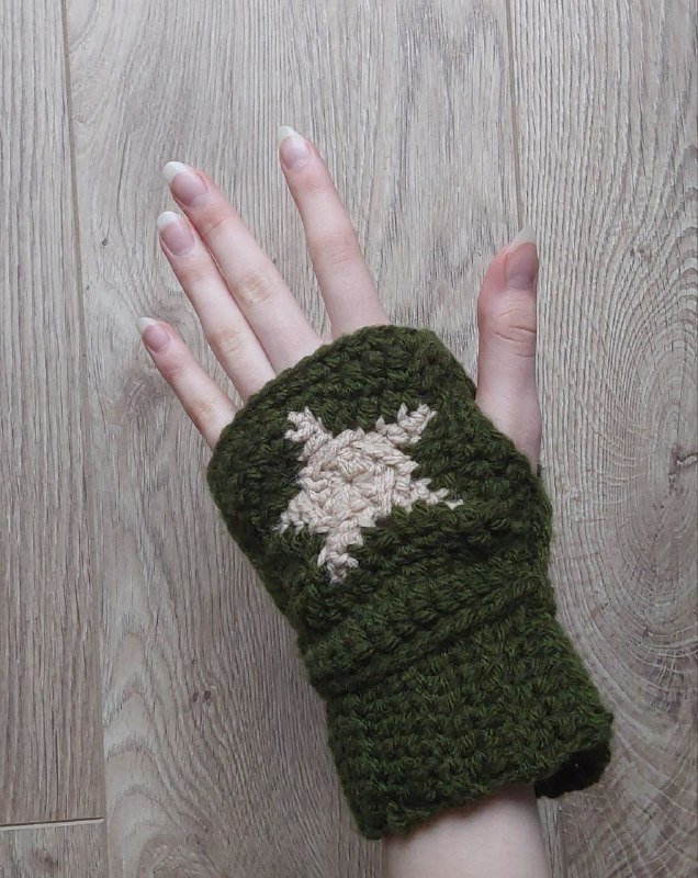 Вязаные перчатки без пальцев тёмно-зеленые