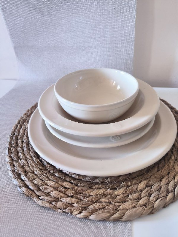 Большие тарелки, поменьше, супные, пиалы, набор посуды