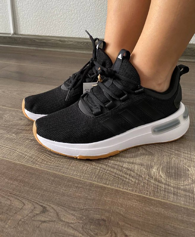 Женские кроссовки Adidas размер US7 (37-38)