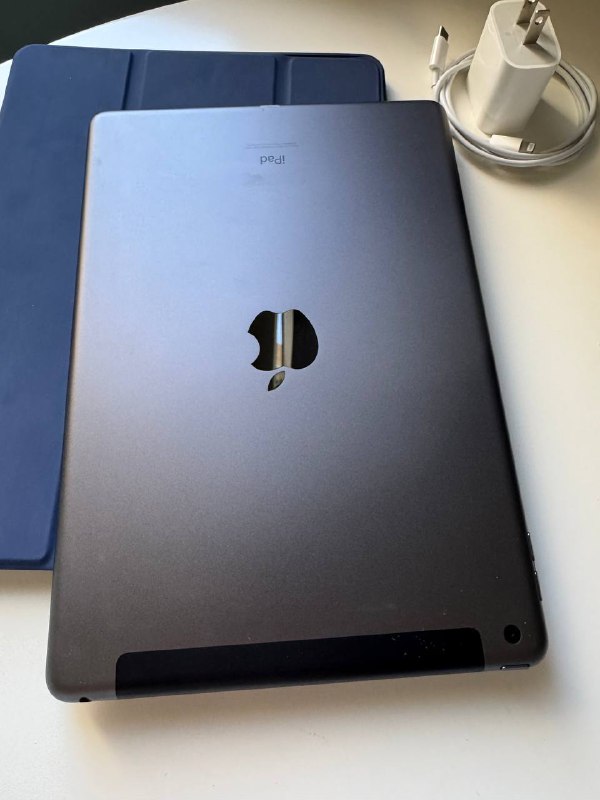 iPad 9 64gb с кейсом и зарядкой 2