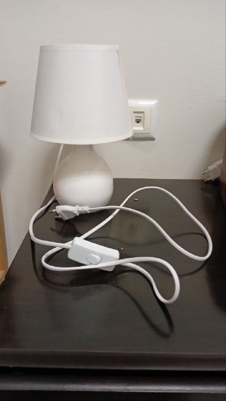 Настольная лампа белая