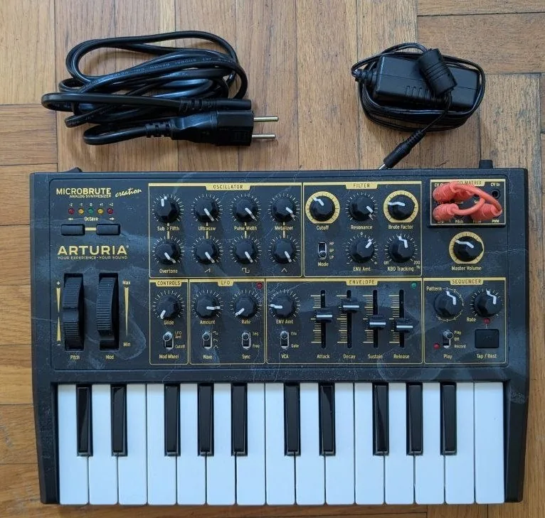 Синтезатор Arturia Microbrute Creation Edition 1