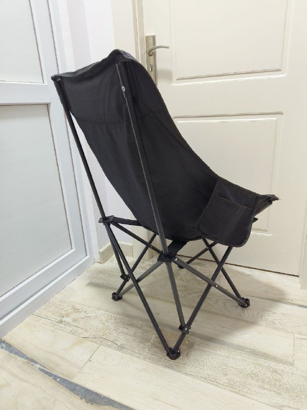 Складное кресло в форме полумесяца