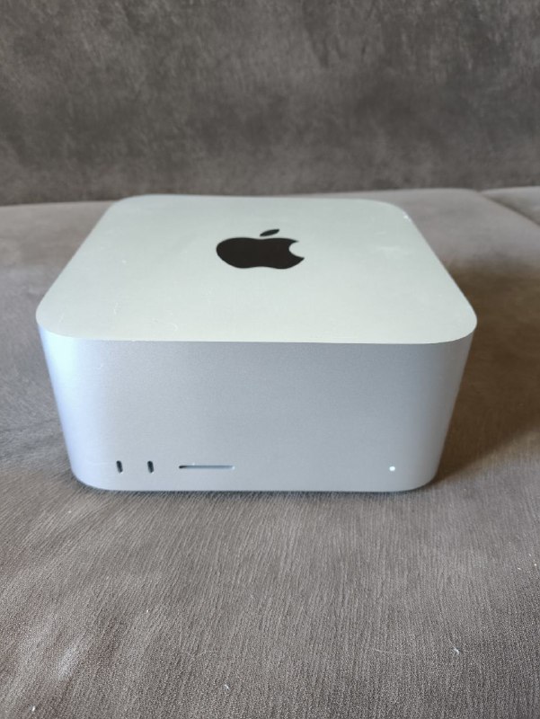 Mac studio m1 max 64gb, Lenovo Thinkpad P15s, клавиатура Apple, монитор Samsung, Mi Band 8, усилитель WiFi Xiaomi, веб-камера Logitech, клавиатура, подставка под ноутбук, когтеточка