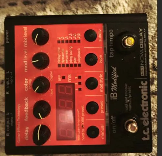 Delay, reverb и Pulsar tremolo педали 1
