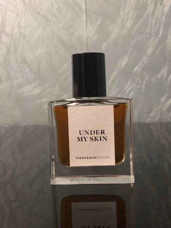 Francesca Bianchi Under My Skin, Profumi d’art x Armaf Art 06 Vaniglia Esotica, Bath & Body Works Mahogany Woods