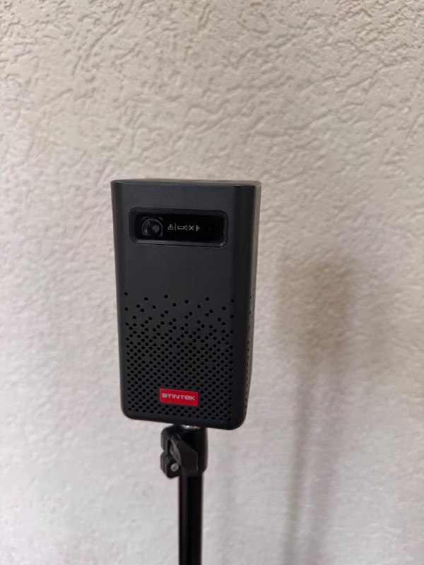 Byintek P20 Mini Smart DLP projector 1