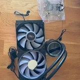 Мышь Logitech G102, материнская плата Asus B150, процессор Intel i7-7700k, ОЗУ Crucial 2x8GB, водяное охлаждение Deepcool 3