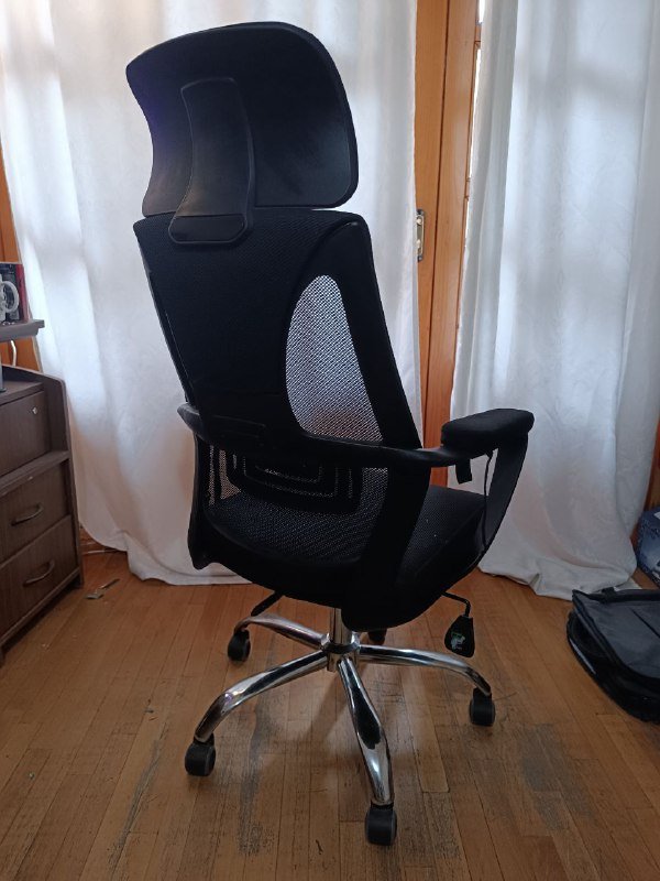 Офисное кресло 3