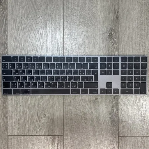 Apple Magic Keyboard, Audio-Technica ATH-M20X