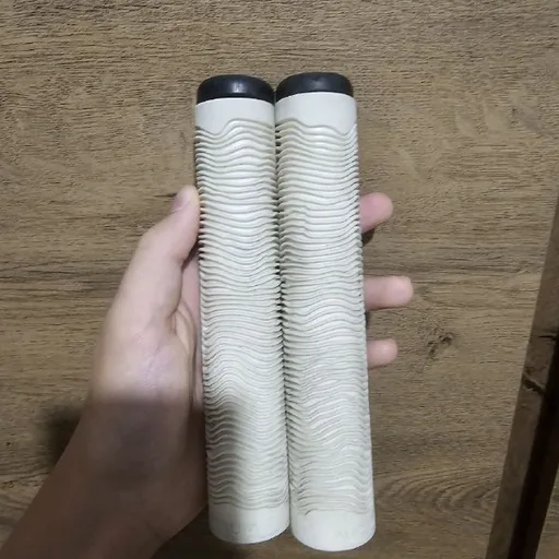 Aurumix Ozon grips and Odyssey bar ends