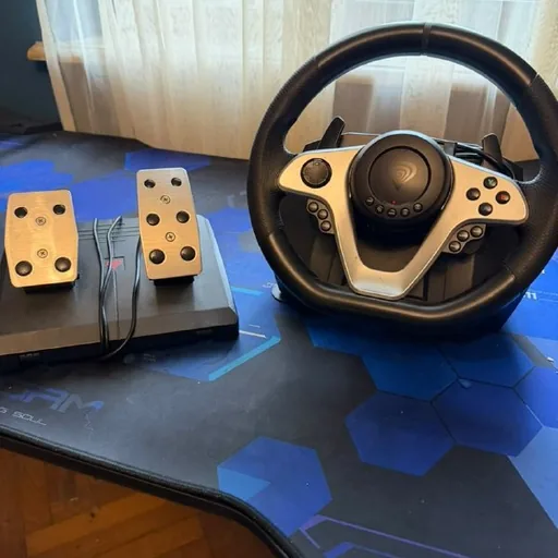 Игровой руль с педалями