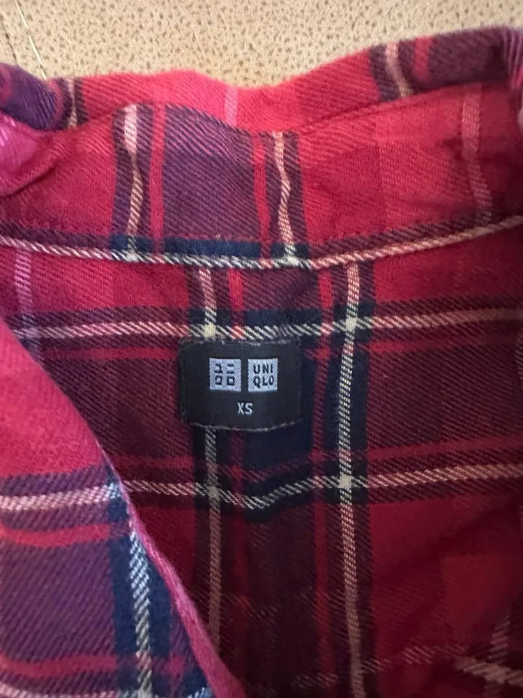 Рубашка Uniqlo XS в красно-синюю клетку 1