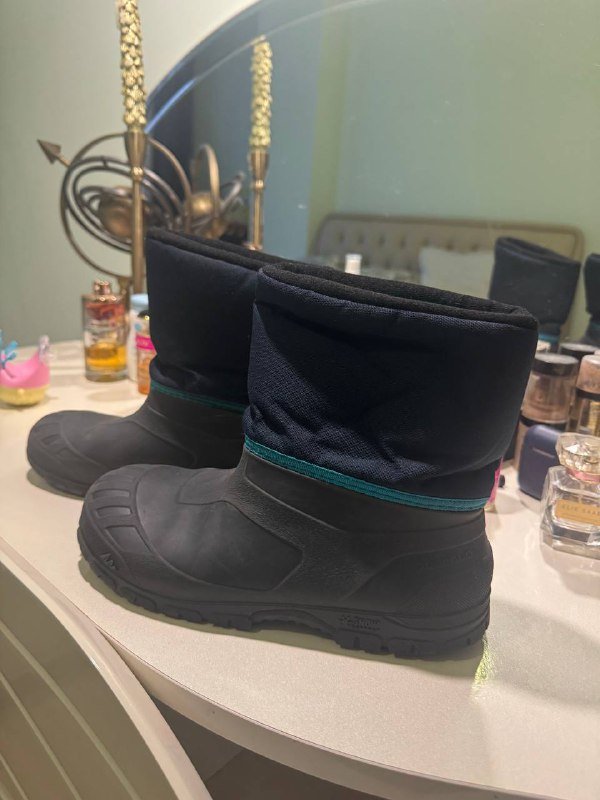 Куртка Okaidi, сапожки Quechua, сапожки Zara, кеды Levi’s 4