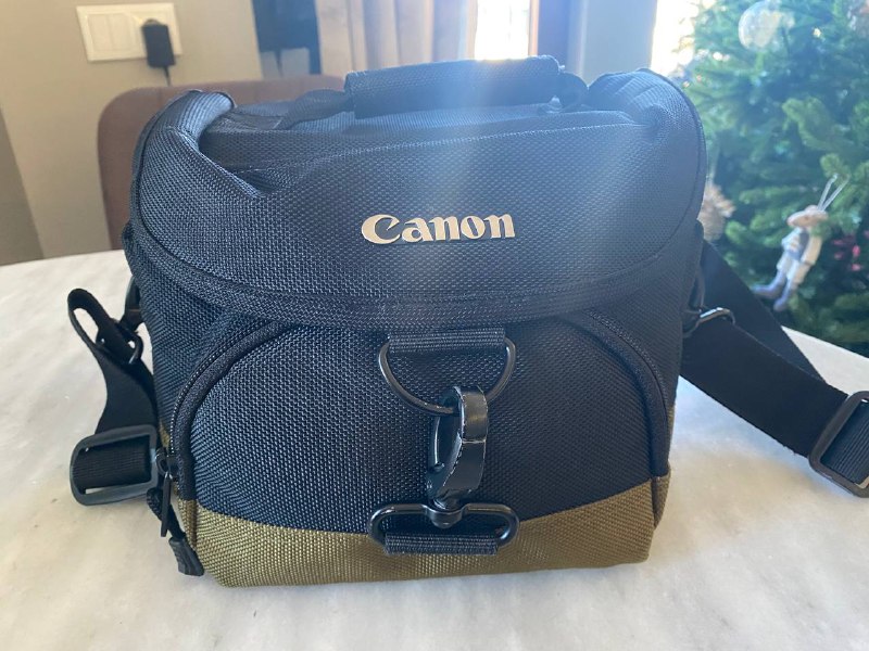 Canon EOS 600D with 18-55 lens and accessories 10