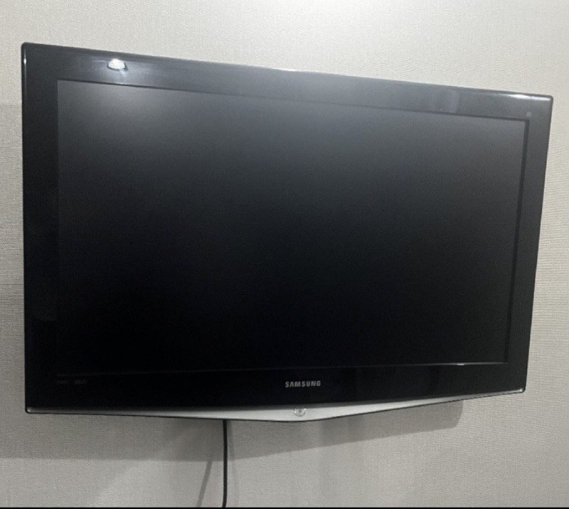 Диван и 2 кресла, Стол белый, Телевизор, Стиральная машина, Картины гобелен 5