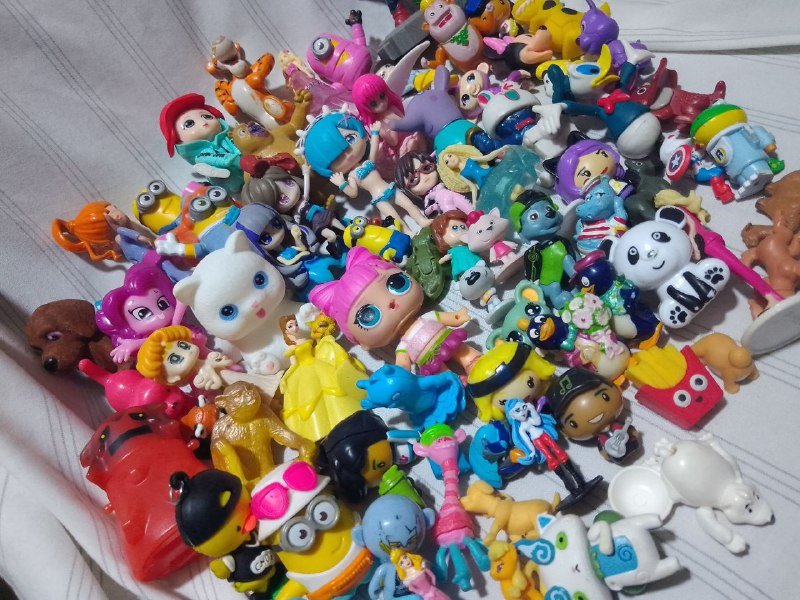 Коллекция игрушек, большая кукла со своими вещами