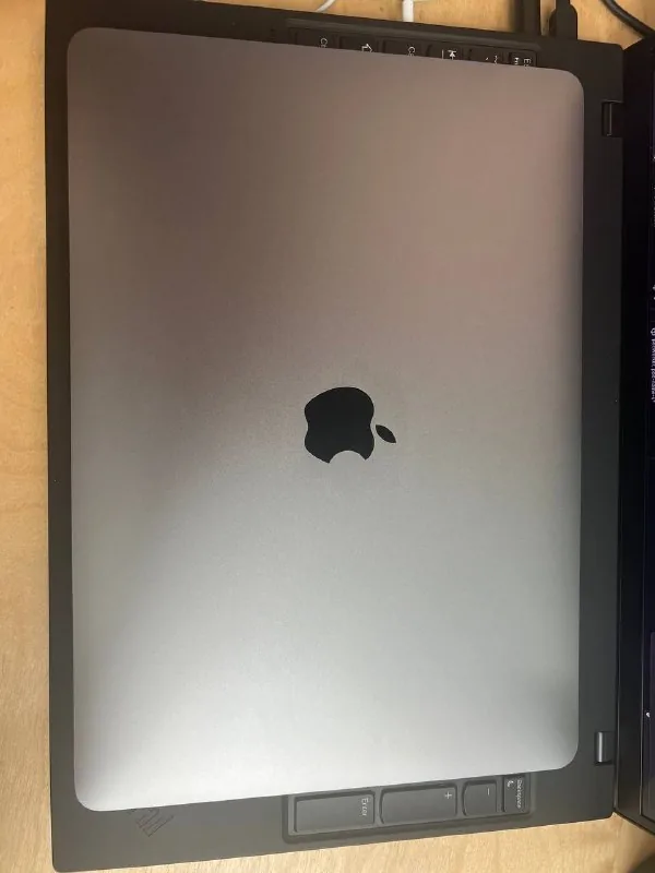 MacBook Pro A2251 16/512