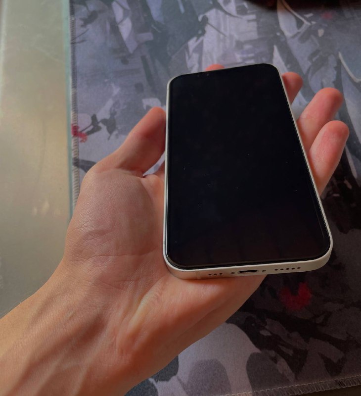iPhone 13 4
