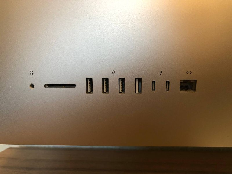 Продается iMac Retina 5k 27' 2019 с клавиатурой и мышью 4