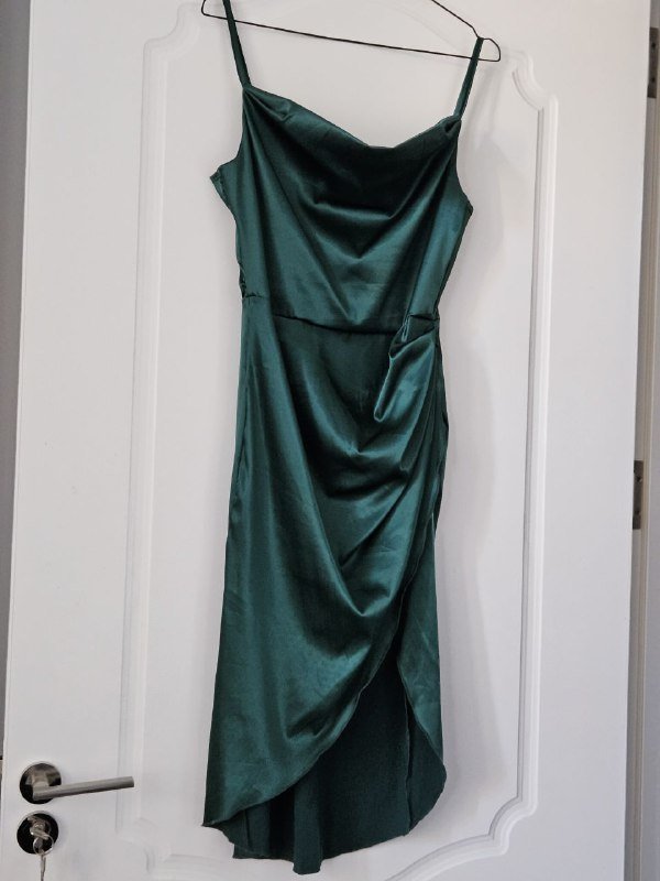 Вечернее платье изумрудного цвета размер M