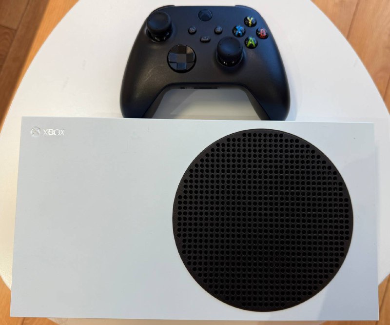 Xbox Series S, Sony PS5 Slim, Nintendo Switch, Canon EOS 1100D