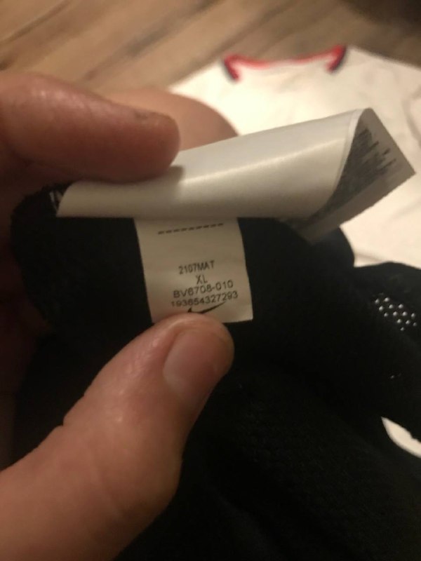 ветровик ellesse, шорты, майки Nike, Париж, Adidas, кожаные ботинки 9