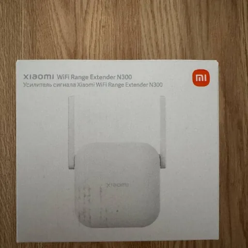 Wi‑Fi усилитель, мышь, стол, компьютерное кресло