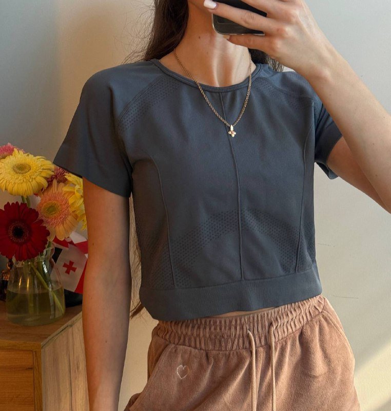 Спортивный лонгслив, майка, топ с шортами 4