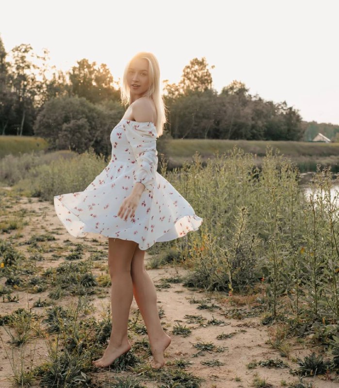 Летнее белое платье в цветочек S