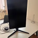 Монитор LG UltraGear, клавиатура HyperX, наушники Razer Kraken 10