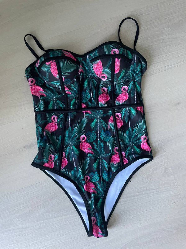 Юбка, брюки, футболка, спортивный костюм, кардиган, купальник, кисточки для макияжа, велосипедки 7