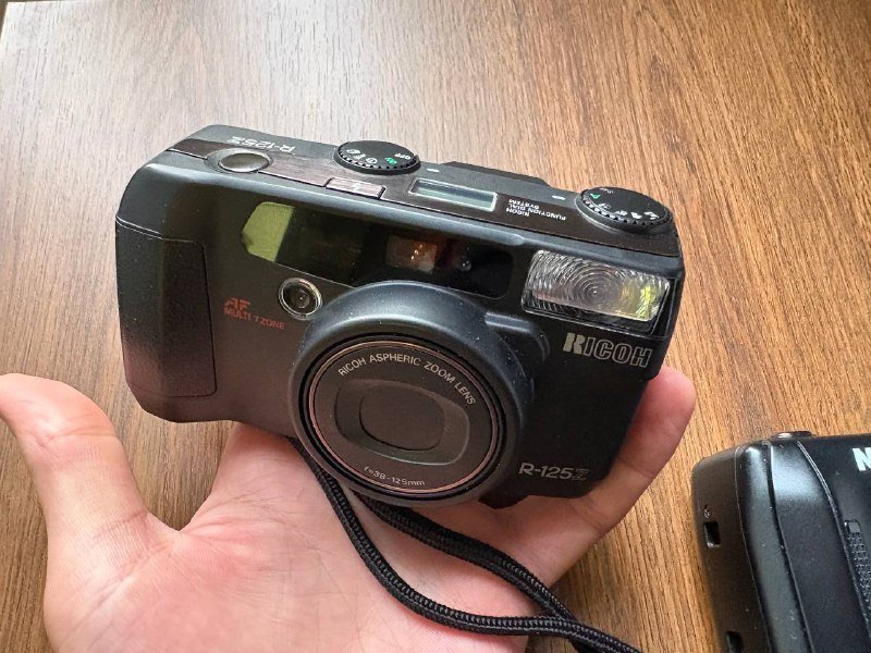 Пленочные фотоаппараты Ricoh R-125Z, Nikon Tele-Touch 300 AF 3