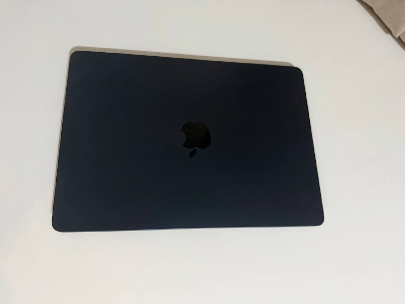 MacBook Air M2 13.6, 8GB RAM, 256GB SSD 3