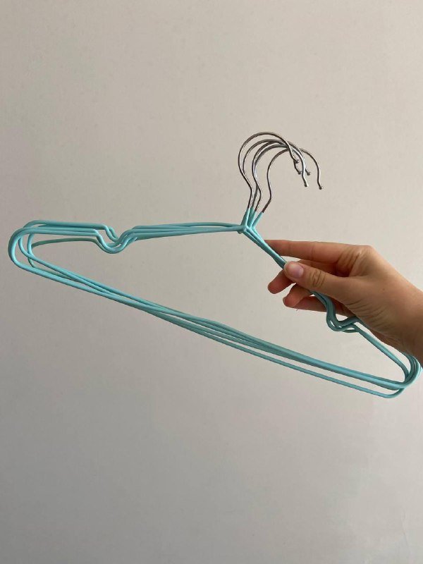 Вешалки для одежды белые и бирюзовые, прорезиненные 3