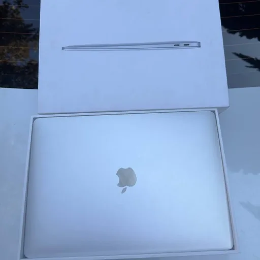 MacBook Air 13 дюймов (2020), M1, 8 ГБ, SSD 256 ГБ