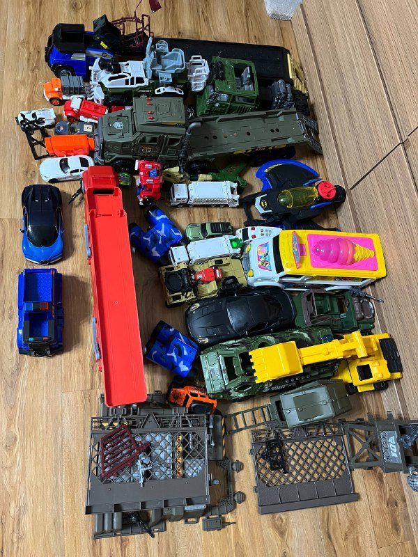 Разные игрушечные машины