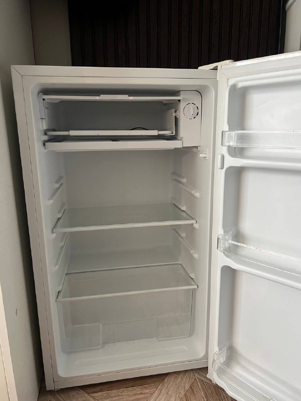 Срочно продам холодильник Hyundai 2