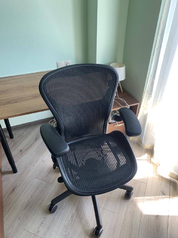 Офисное кресло Herman Miller Aeron