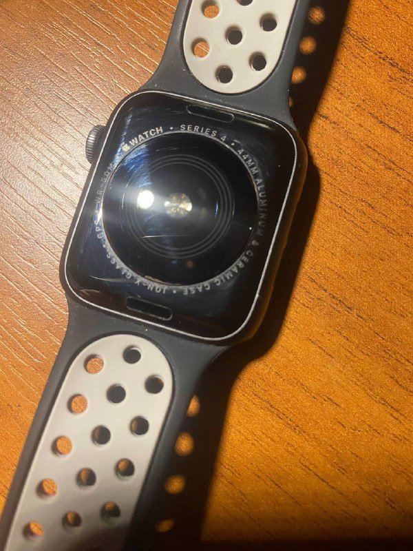 Наушники AirPods Max, часы Apple Watch series 4 5