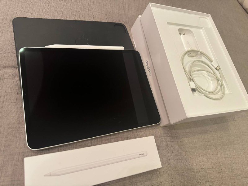 iPad Pro 11 256GB с Apple Pencil и чехлом-клавиатурой 5