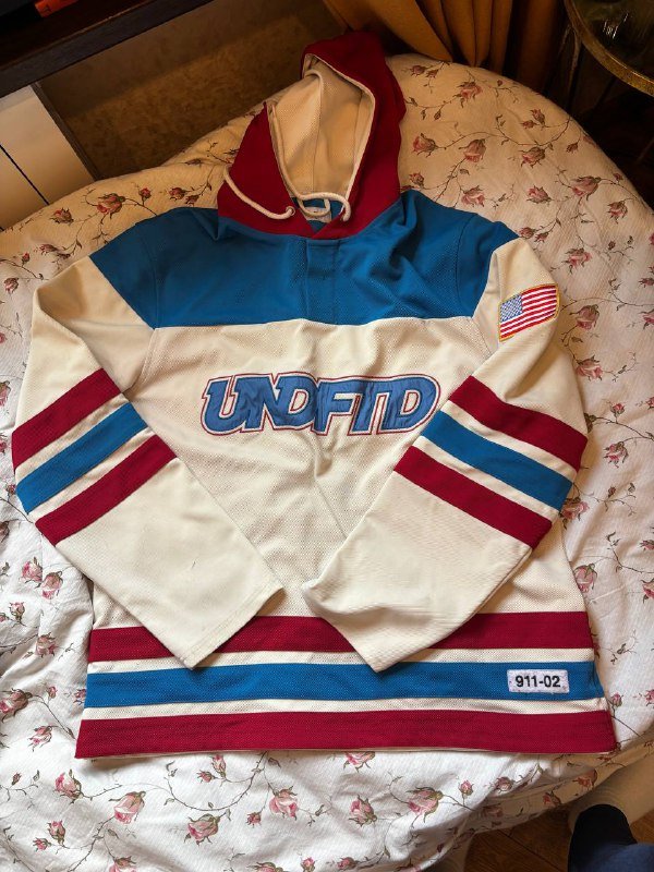 Жилетка Tommy Jeans, Штаны Dickies, Шорты Gap, Спортивки Gap, Футболка Karl Kani, Шорты Levis, Худи Undefeated, Штаны H&M, Вельветовые Джинсы Levis Premium 7